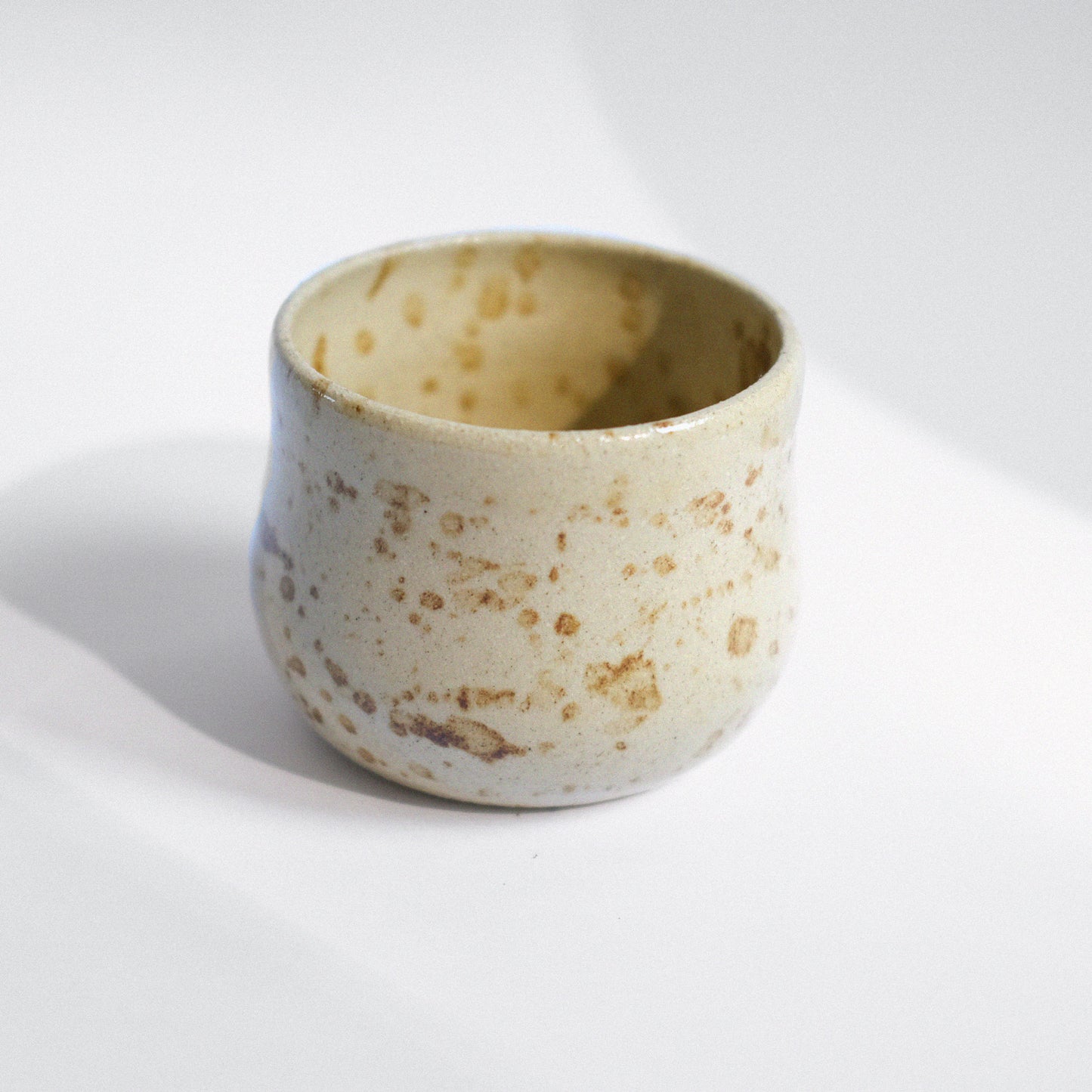 Becher Wave | Hellbraun Sprenkel
