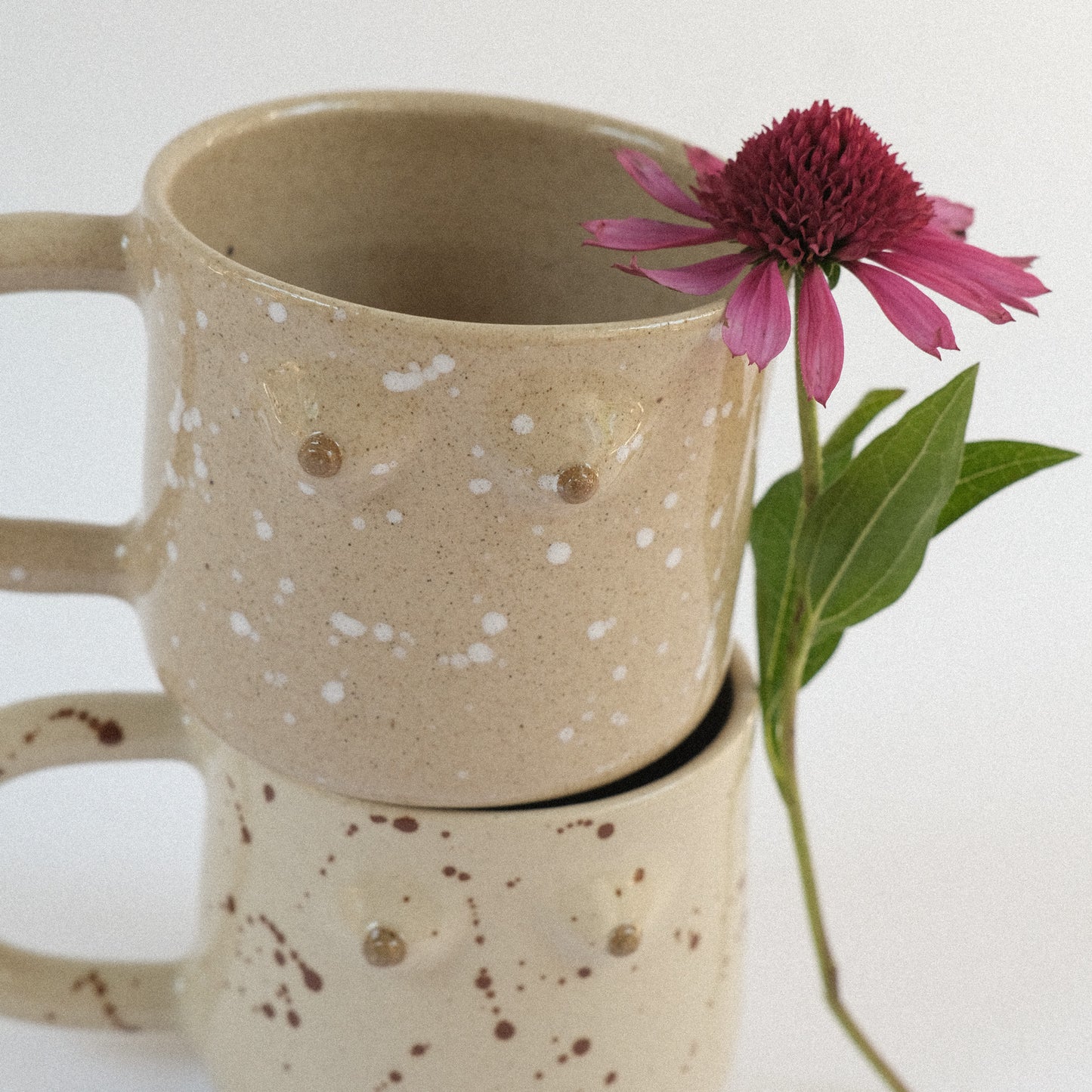 Mama Tasse | Sand mit weißen Splashes