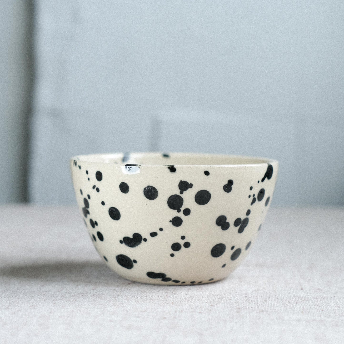 Cappuccino Becher | Schwarze Splashes