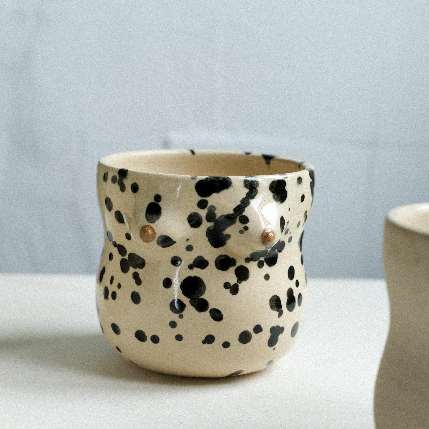 Mama Cup Curvy | Schwarzbraune Splashes