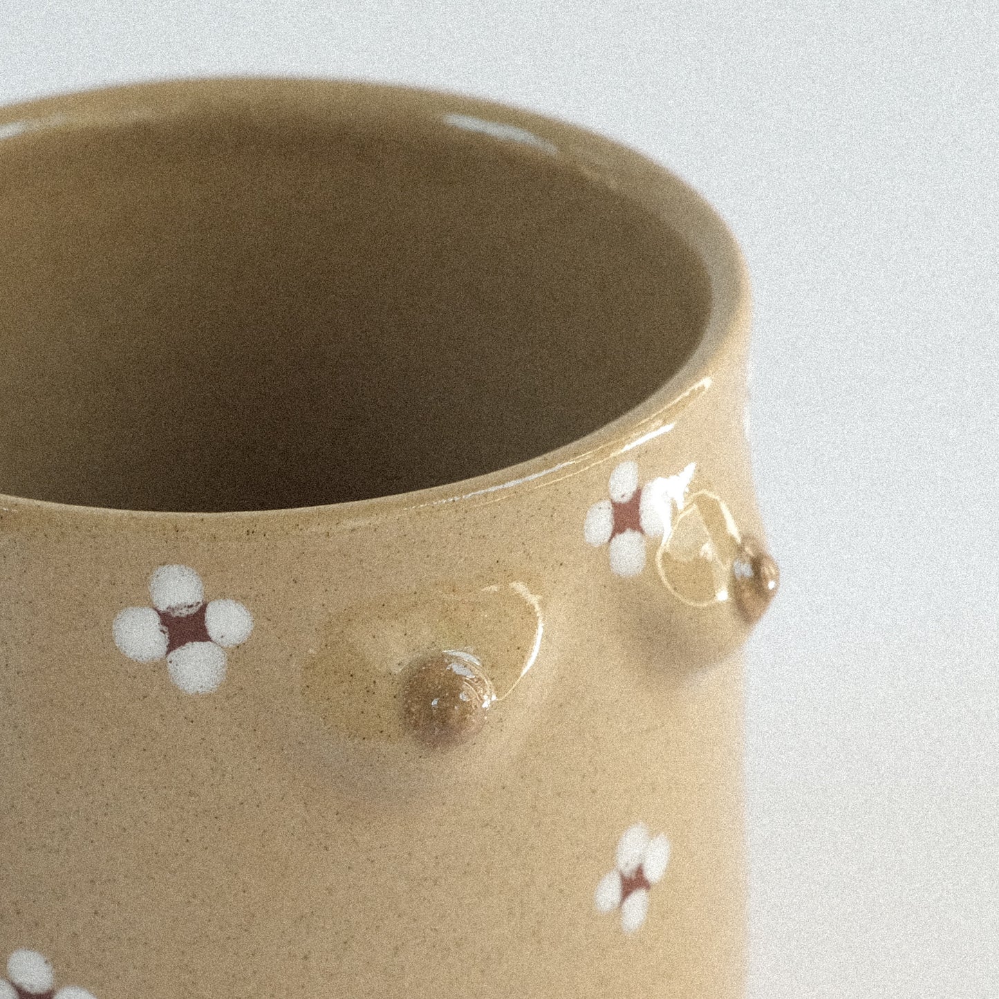 Mama Tasse  | Ocker mit Blümchen