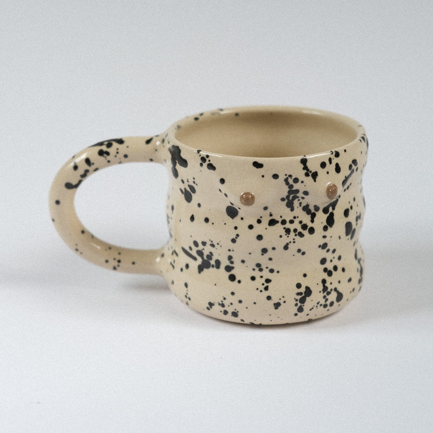 Mama Tasse Curvy | Schwarzbraune Splashes
