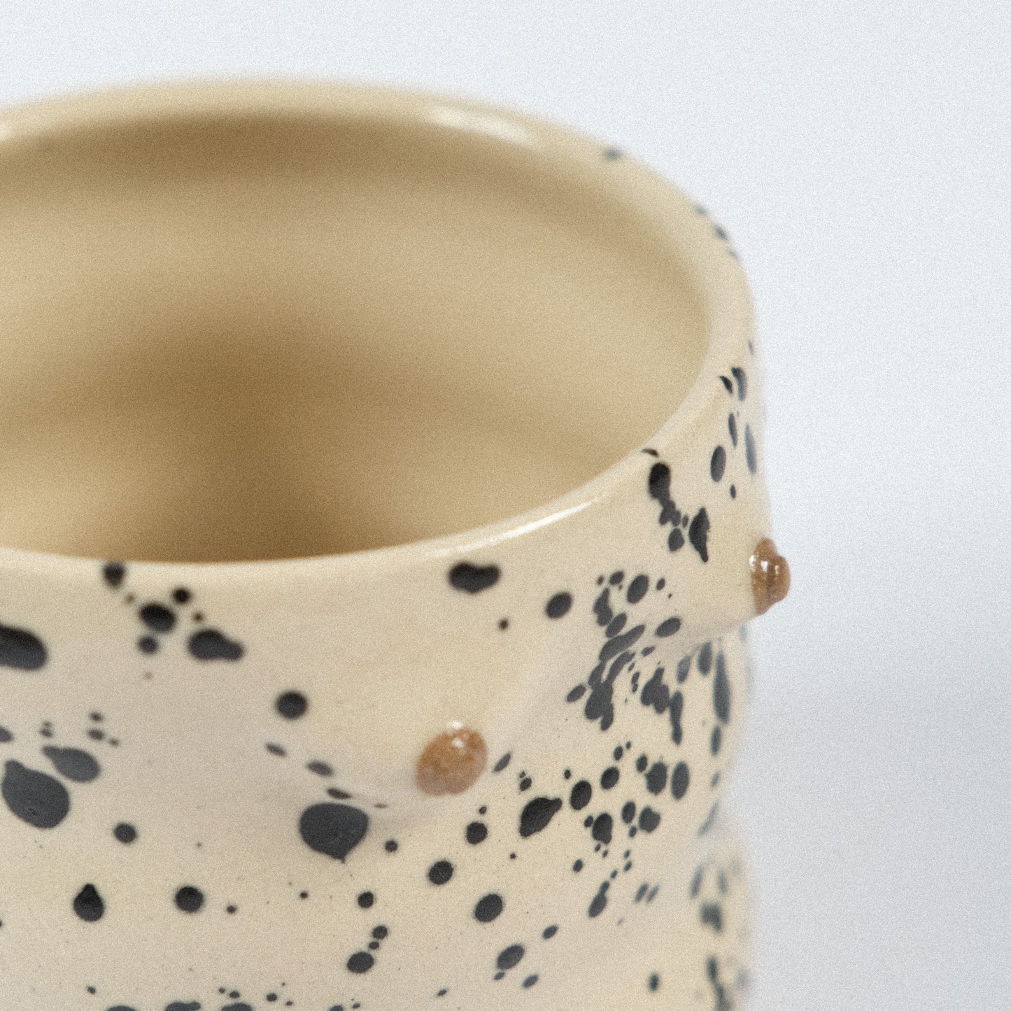 Mama Tasse Curvy | Schwarzbraune Splashes