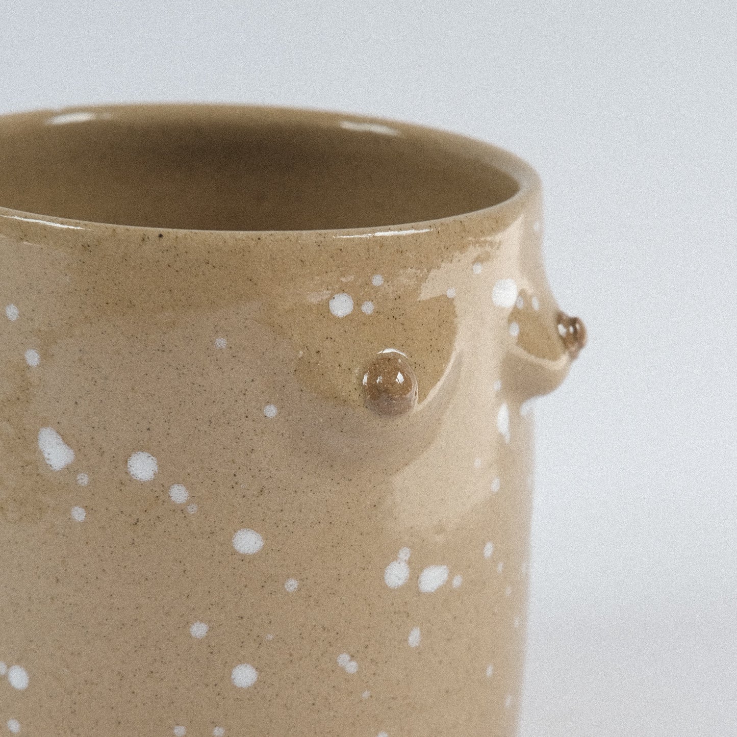Mama Planter | Ocker Splashes Weiß