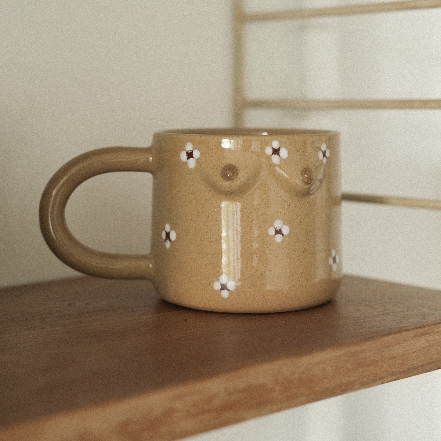 Mama Tasse  | Ocker mit Blümchen
