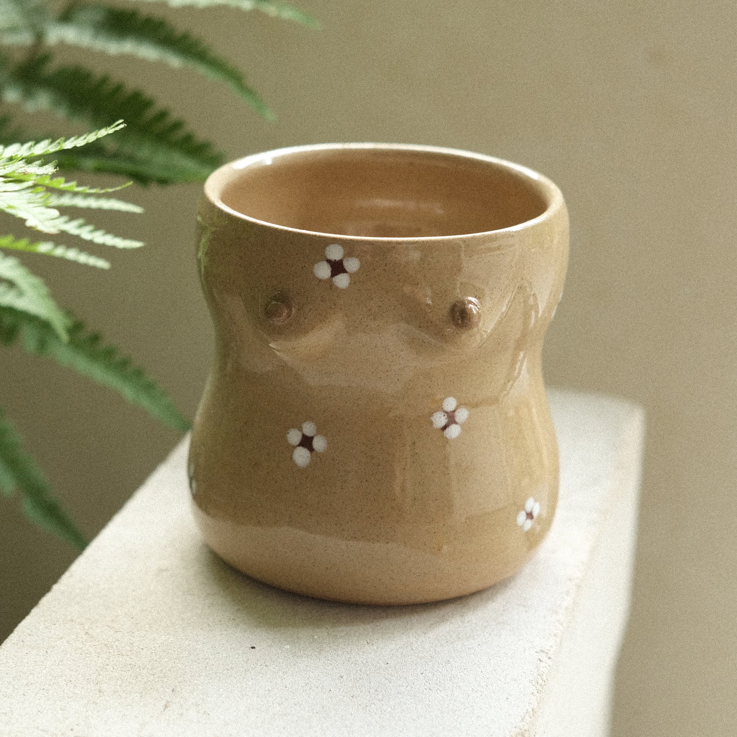Mama Cup Curvy  | Ocker Blümchen