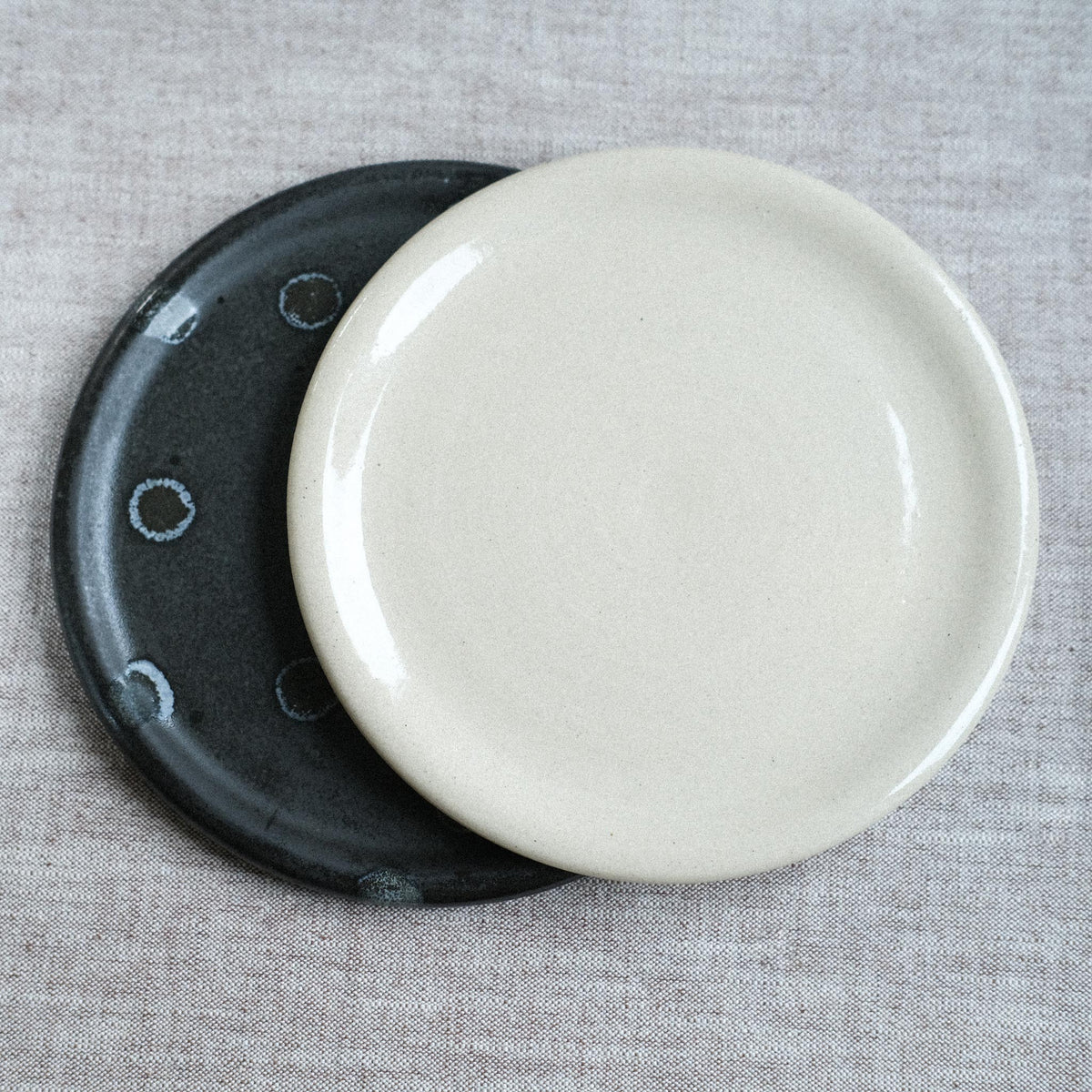 Teller mit dickem Rand