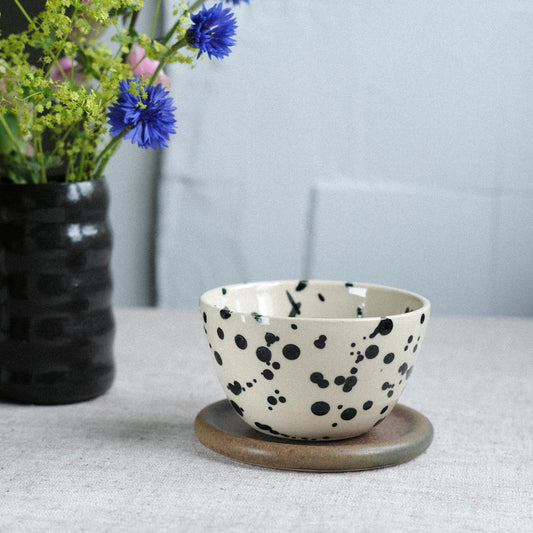 Cappuccino Becher | Schwarze Splashes