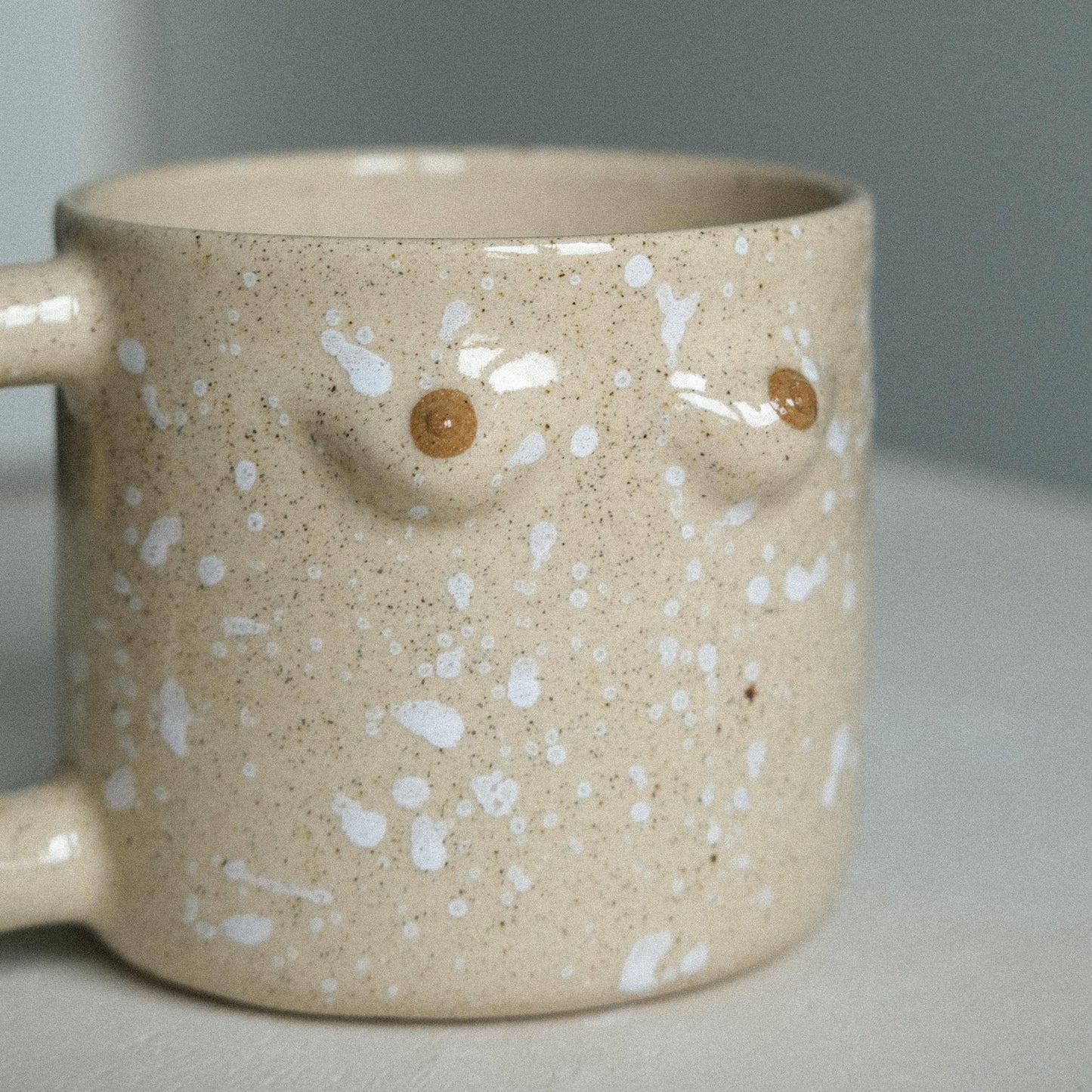 Mama Tasse  | Sand mit weißen Splashes
