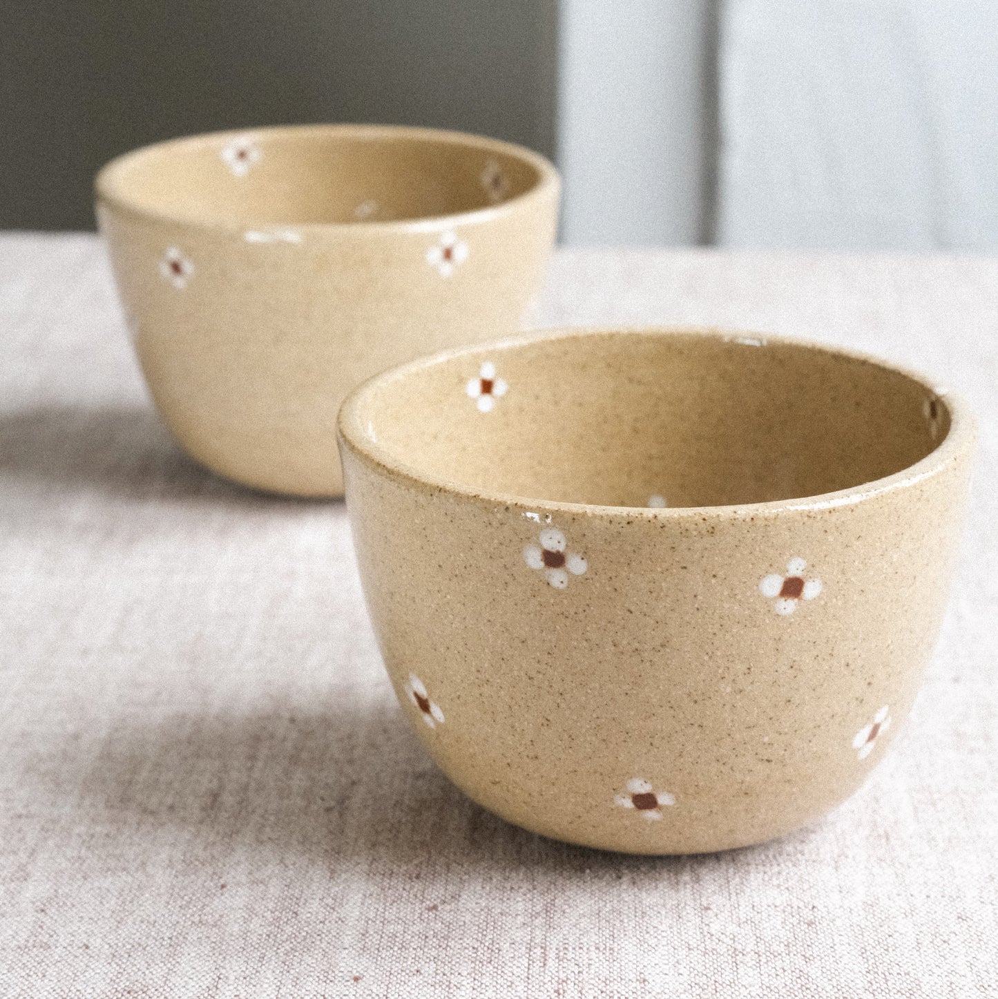Cappuccino Becher | Rotbraun Blümchen