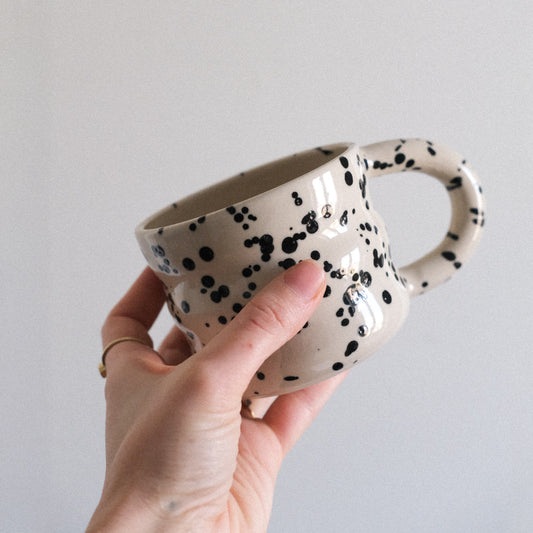 Wave Tasse | Schwarzbraune Splashes