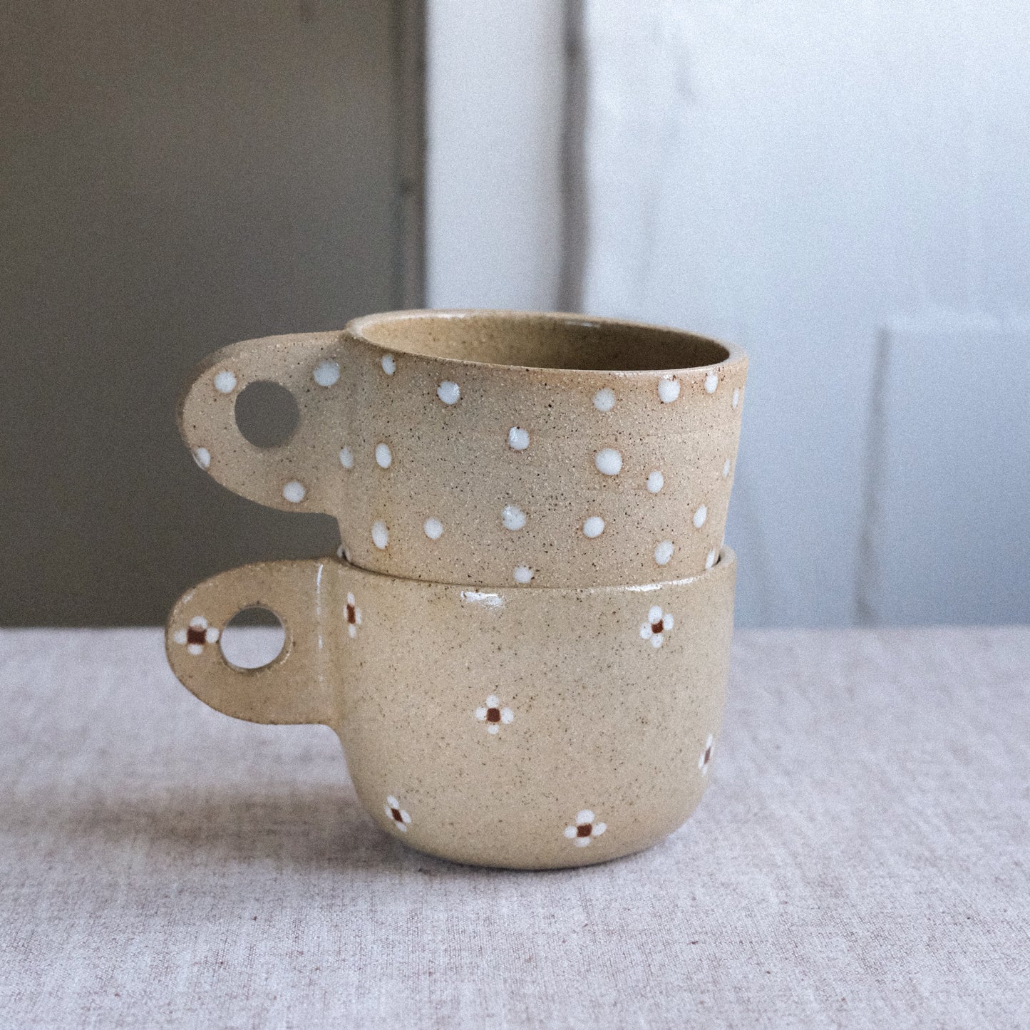 Tasse mit Henkel | Rotbraun Blümchen