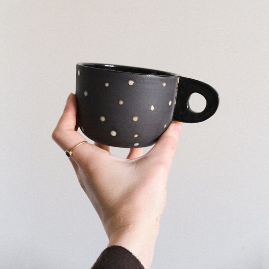 Tasse mit Henkel | Schwarz Matt Pünktchen