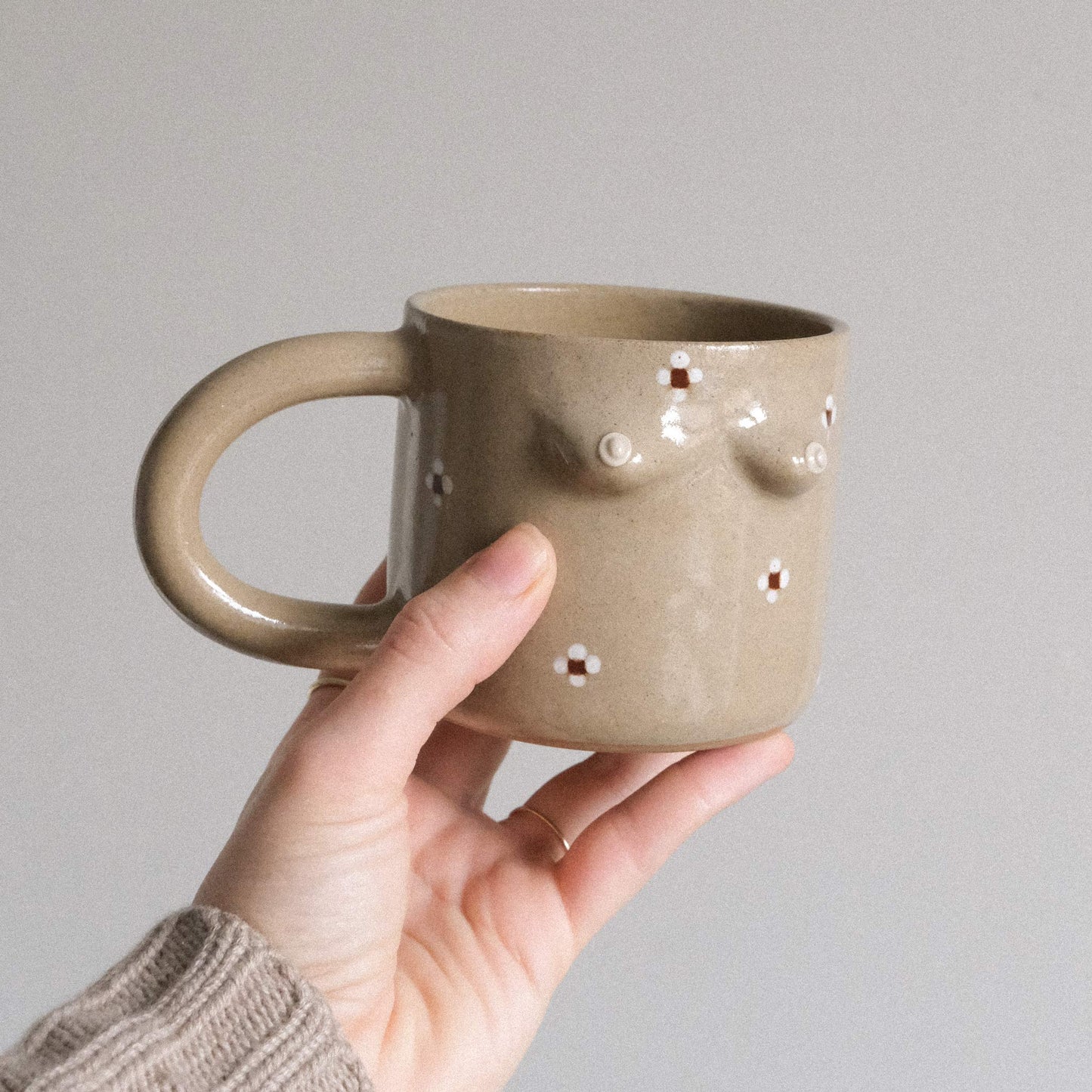 Mama Tasse  | Hellbraun Blümchen
