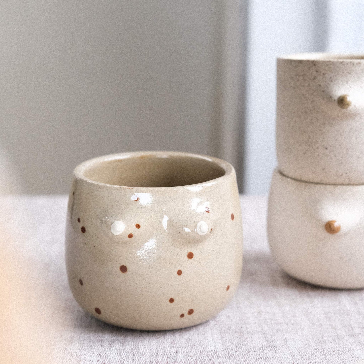 Mama Cup Round | Hellbraun Freckles