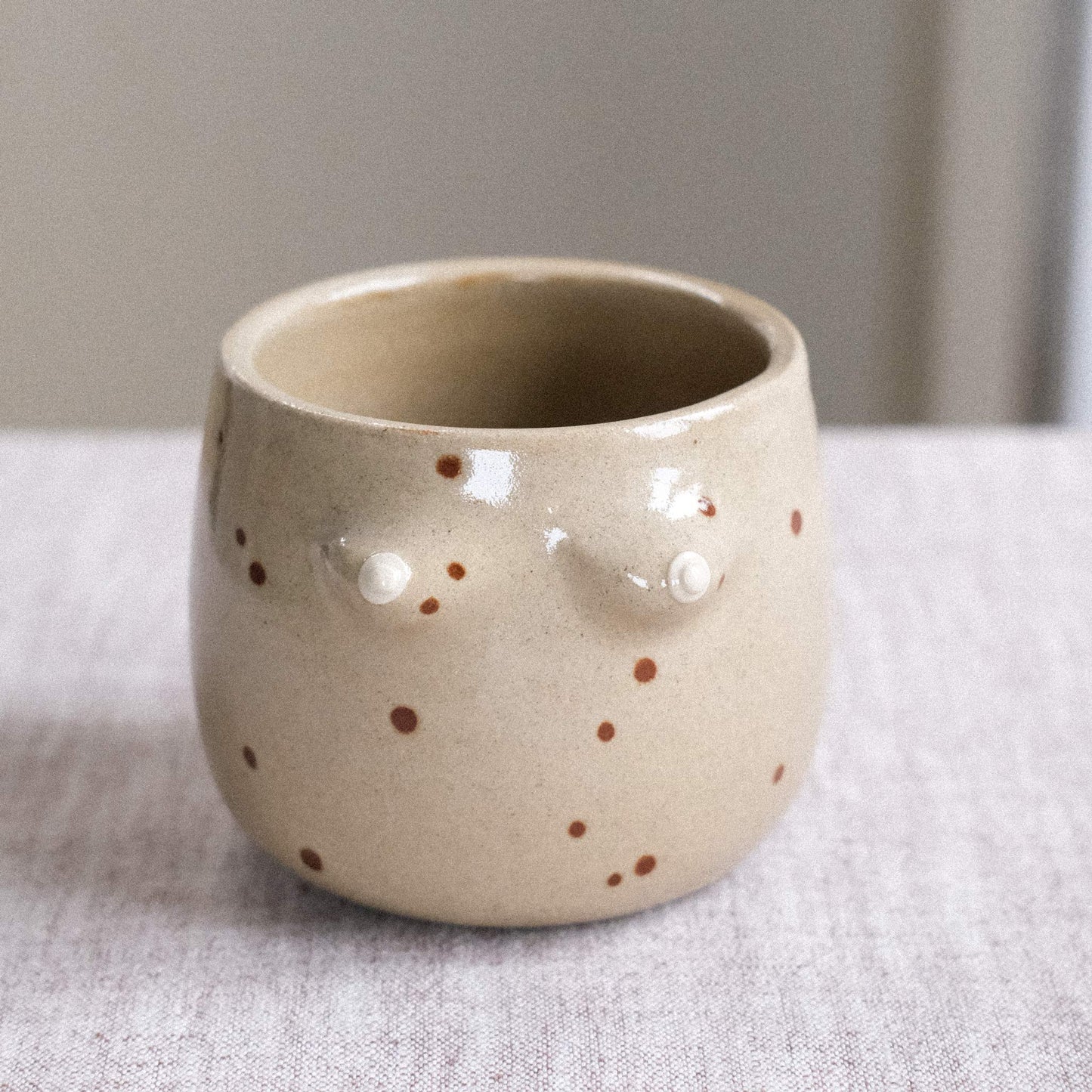 Mama Cup Round | Hellbraun Freckles